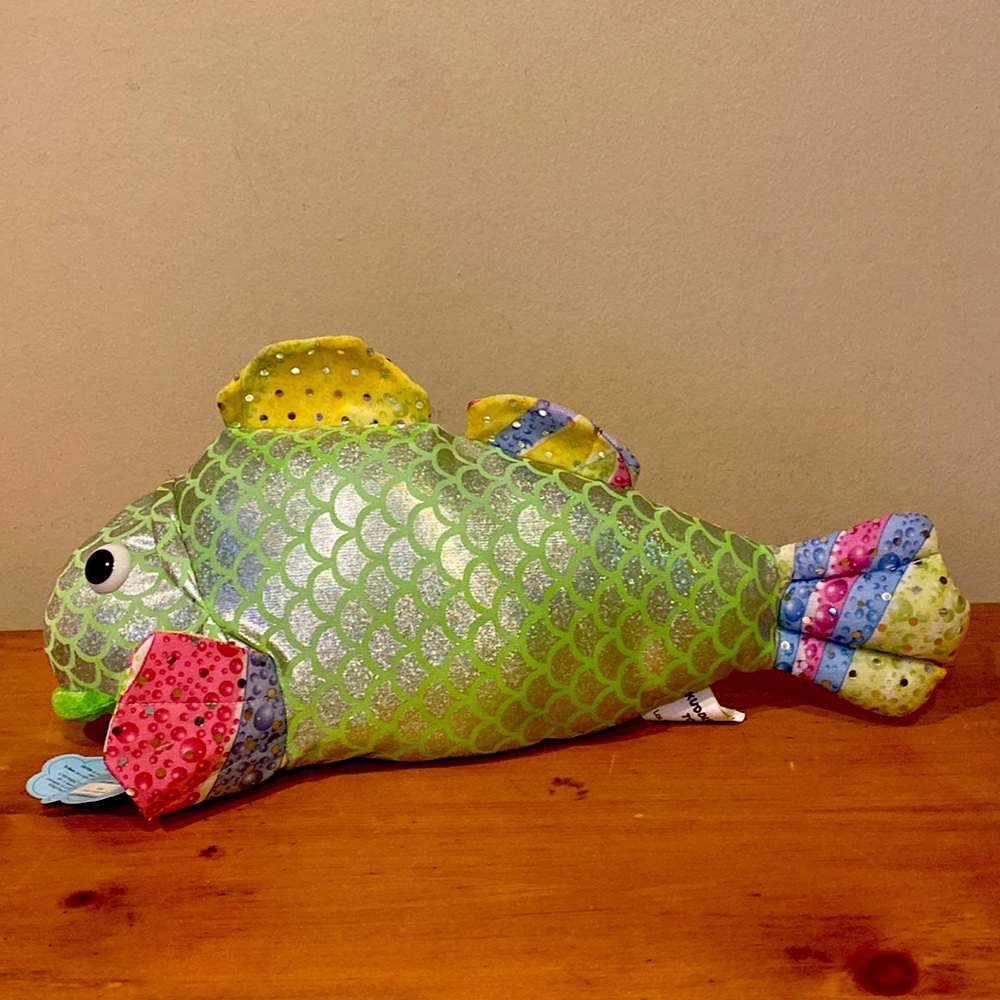 Kuddle Me Toys Kelly Play Pets 14" length Rainbow Plush Stuffed Animal Fish NWT